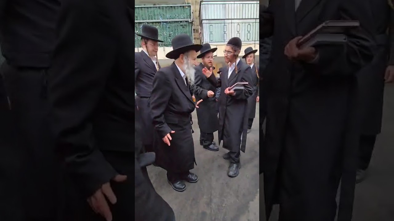 Amshenov Rebbe being asked to intervene when young chassidim quarrel