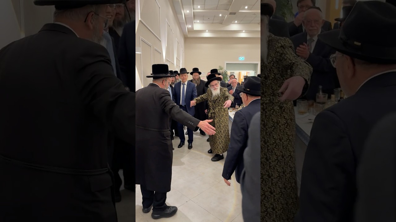 האדמו״ר מויז׳ניץ בריקוד בשמחת השבע ברכות לאחד מחשובי החסידות