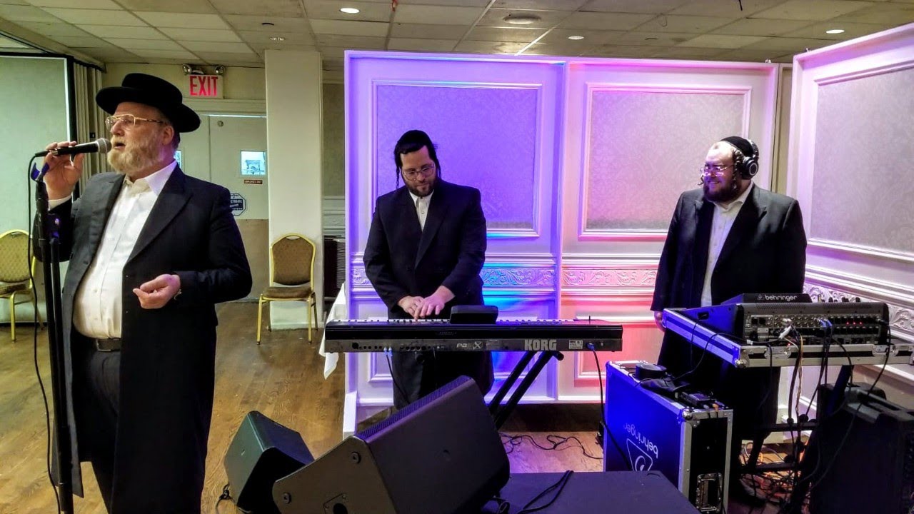 Michoel Schnitzler sings Ani Mamin with Dovi Tessler|מיכאל שניצלער-אני מאמין