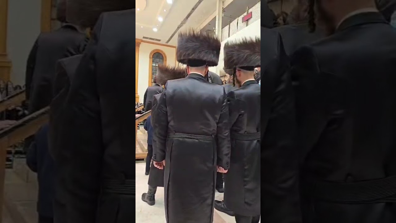 Skver Rebbe Going up to bless the Bride at his greatgrandchild's wedding