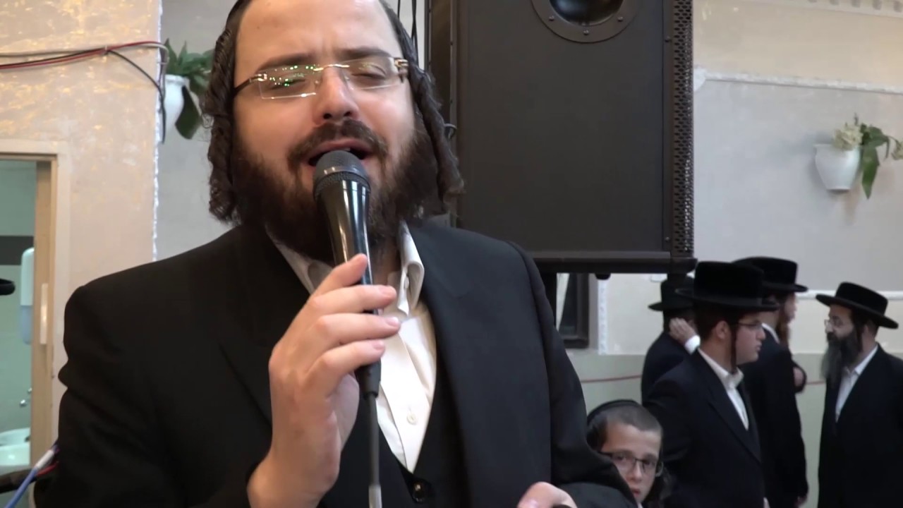 הקלידן מוישי אוסטרליץ המלך מקפיץ בחתונה