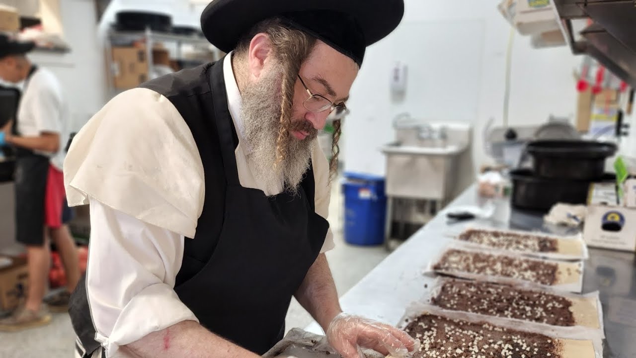 Erev Shabbos at Crunch time in Lakewood