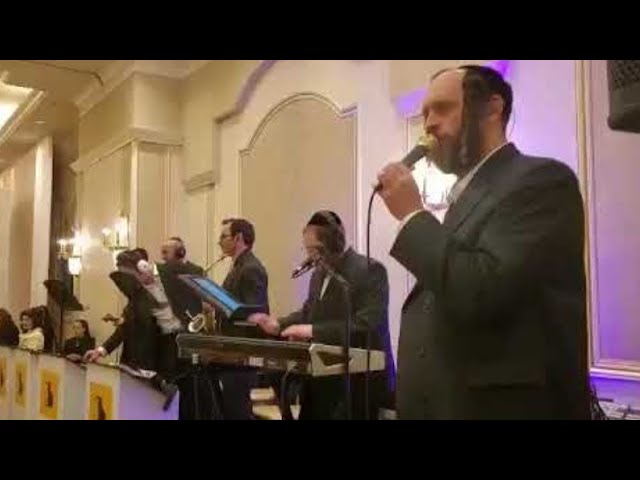 Shimmy Engel Singing His Hit Song "Sheinis" שימי אנגל - שנית
