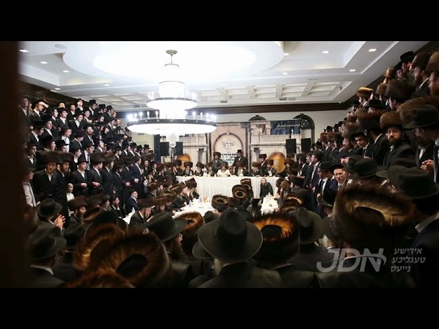האדמו"ר מסקולען פון לעיקוואד ביים סעודת הודאה מוצאי שבת נחמו