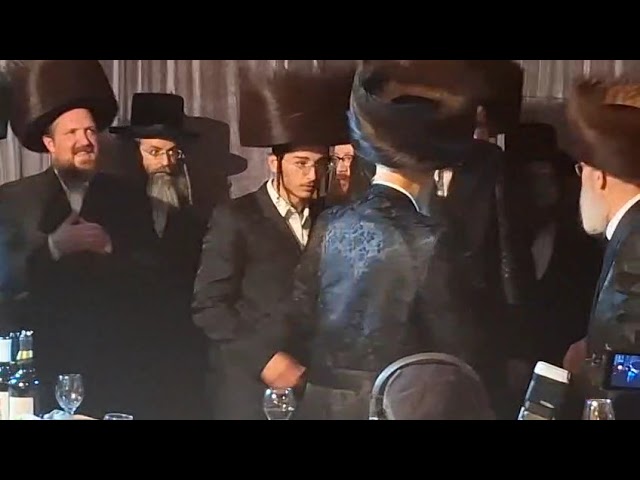 Seret Viznitz Rebbe Dances At A Wedding
