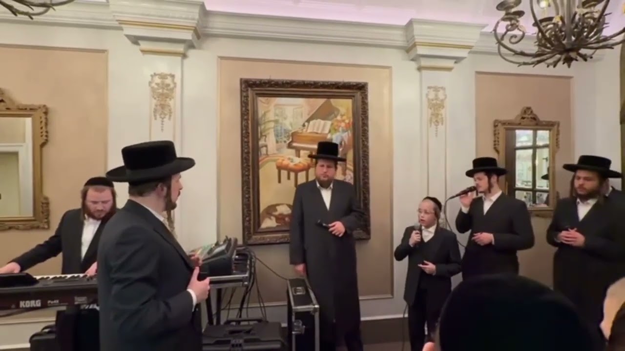Avrumi Berko 🎹 Shabsa Mordcha Teichman 🎤 Shira Choir