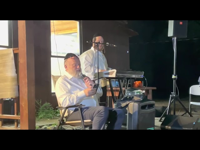 Michoel Schnitzler sings Aishes Chayel|מיכאל שניצלער-אשת חיל