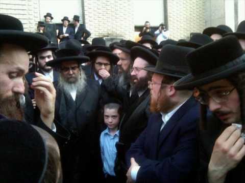הספד חלק א' מהרא"ט (בעל כלב אהרן) בצעקה גדולה ומרה כנביחת הכלבים על אמו הרבנית ע"ה