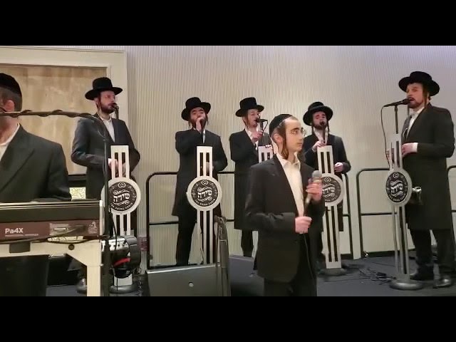 ילד הפלא יהודה זילברברג עם מקהלת שירה ותזמורת של אברומי ברקו