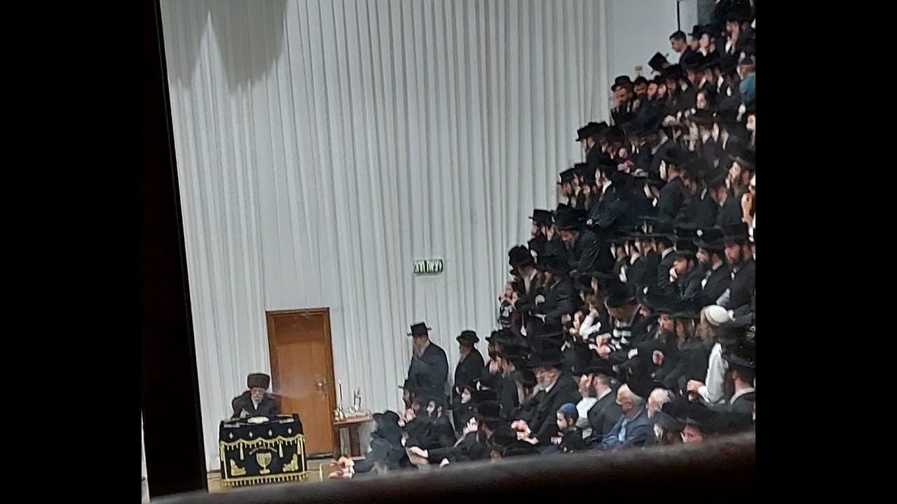 דריטע חנוכה ליכט ביי כ״ק אדמו״ר מסעריט וויזניץ שליט״א