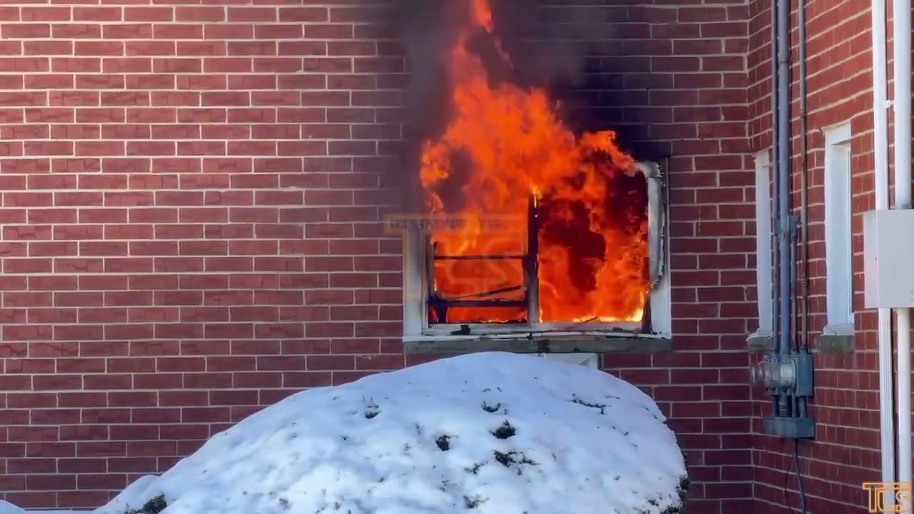 Fire breaks out at apartment building in Lakewood