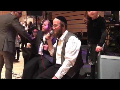 Yoely Lebowitz with levy falkowitz sings רומעניא by a event in Manchester
