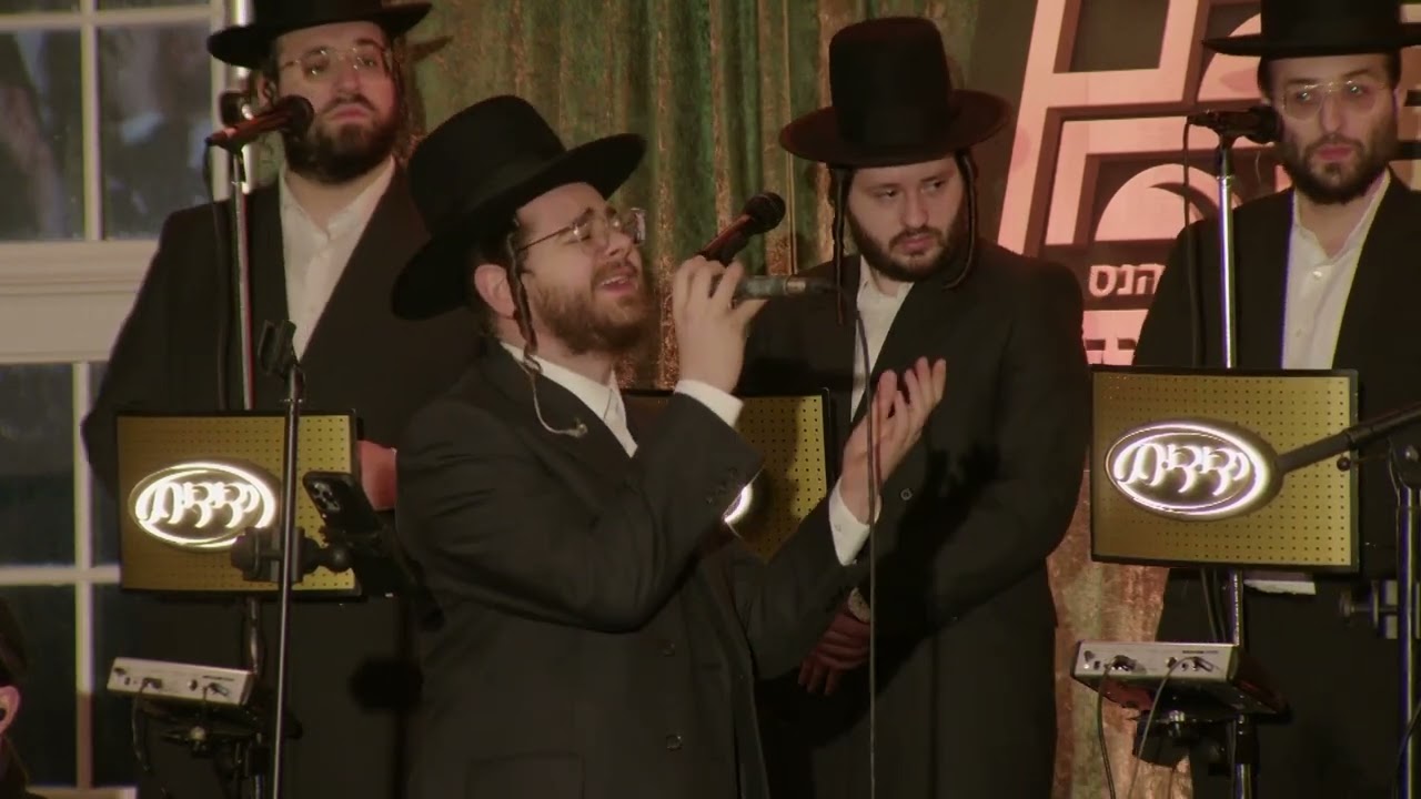 Hershy Weinberger Singing at the Reb Meir Baal Haneis Dinner in Lakewood - The Lakewood Scoop