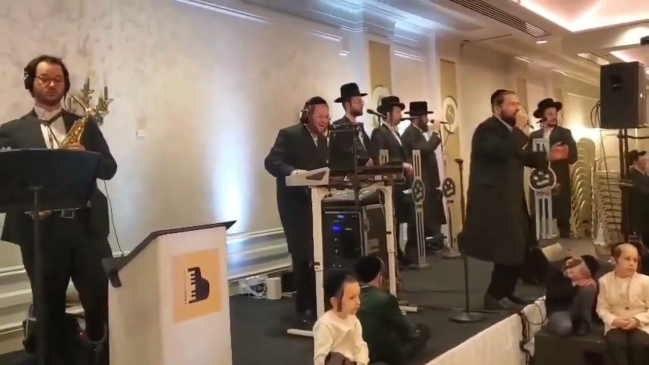 שייעה ברקו עם מקהלת שירה ותזמורת של אברומי ברקו