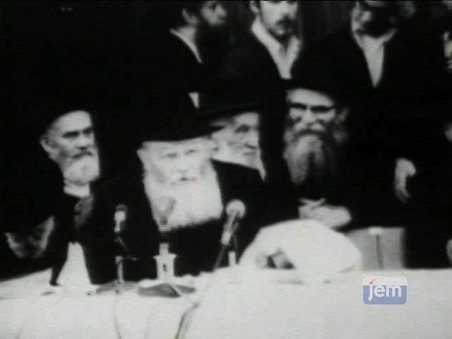 Rare Video: Lubavitcher Rebbe's Farbrengen During Early 70s