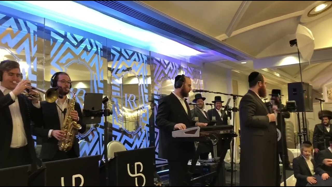 יודי ביאלוסטוצקי עם מקהלת שירה ותזמורת של יענקי בריסקמן