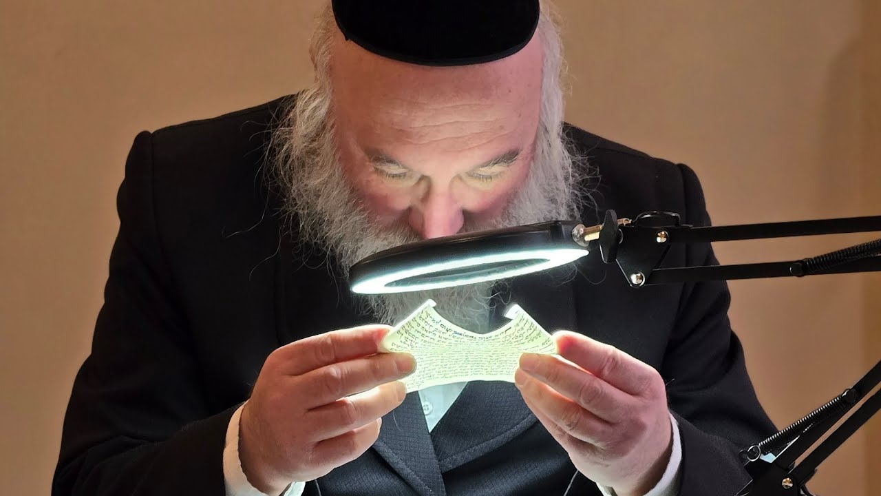 Mezuzah checking with convenient same-day service!watch till the end. how he found a פסול mezuzah!