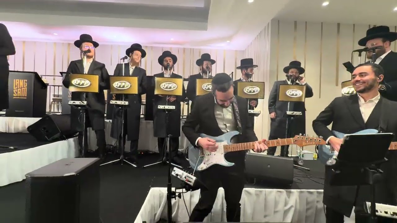 Beri Weber and Yedidim Choir singing at the wedding of Yoely Stein & Mendlowitz.