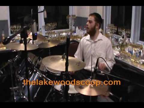 Slomowitz Yeshivah Chanukah Mesibah