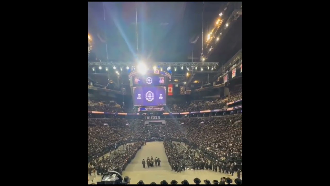 סאטמאר'ע רבי שליט"א קומט שוין אריין ובחרדת קודש מאלפי אלפי בנ"י בלע"ה