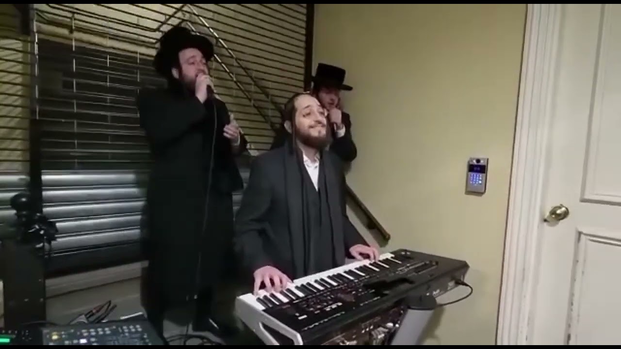 חופה וקבלת פנים עם יעקב שלמה גרוס ובנצי וובערמאן עם הקלידן שימי לוי