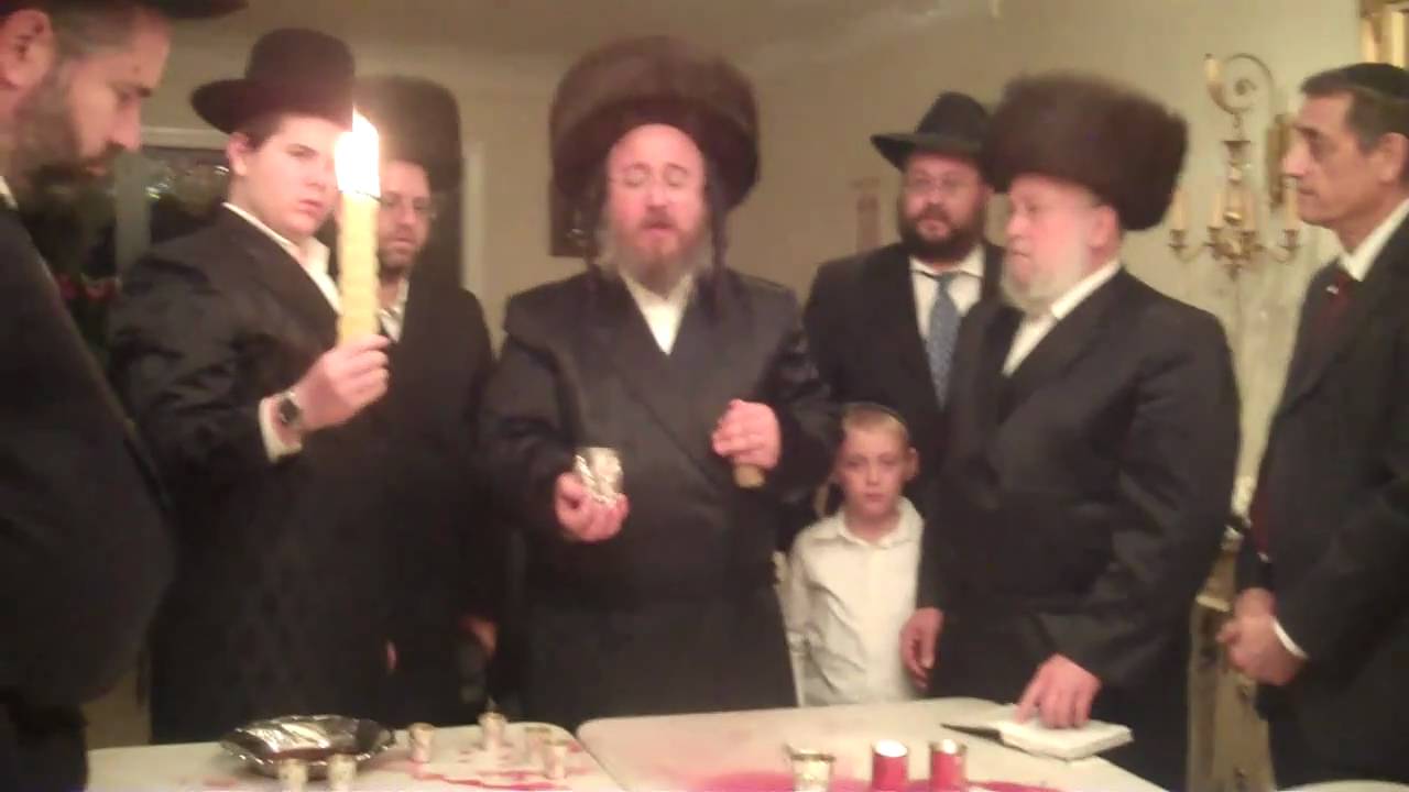 Biala Rebbe making havdalah in miami