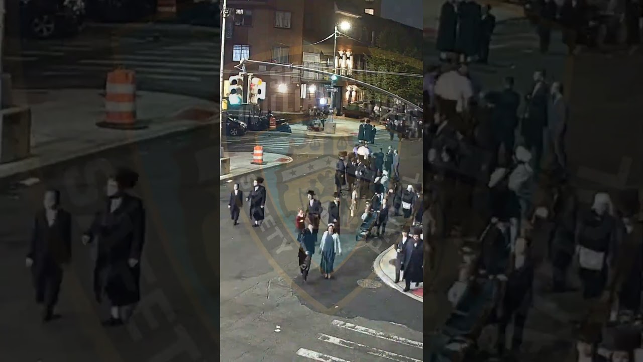 Williamsburg streets packed with families Rosh Hashana night, thanks to NYPD & Shomrim L’shana Tova!