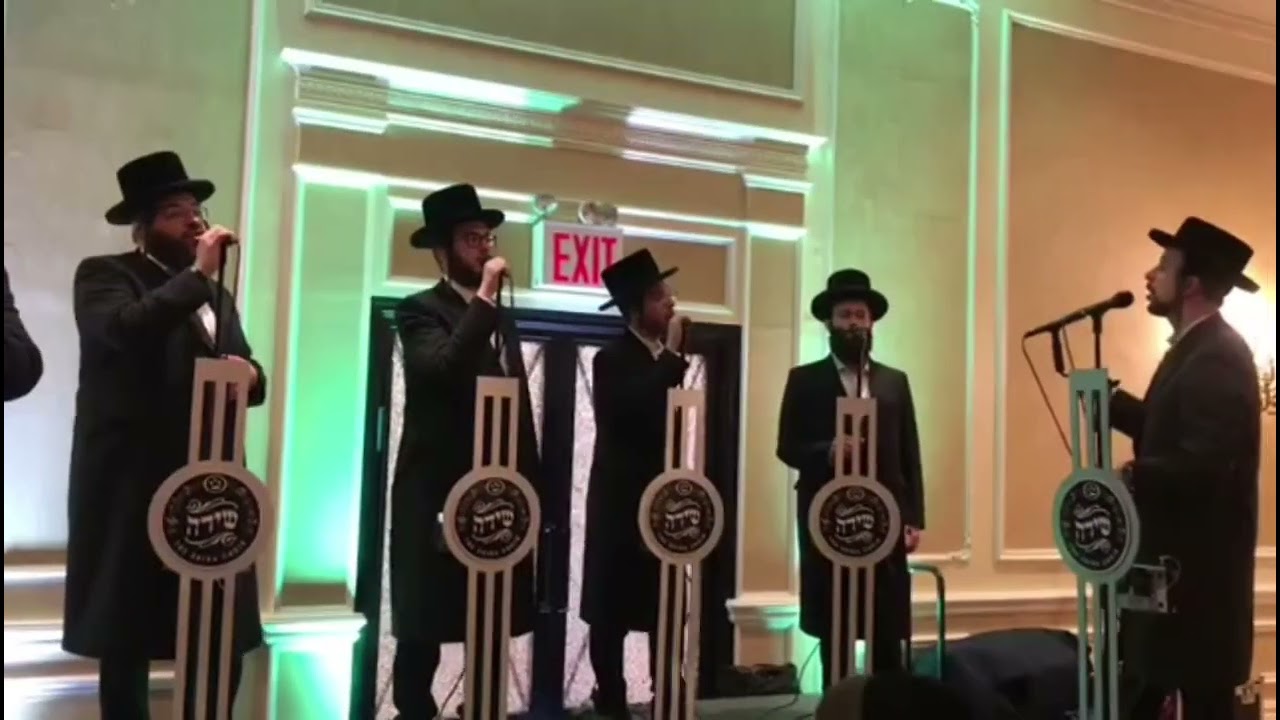 לוי פאלקוביץ׳ - מקהלת שירה עם הקלידן שימי לוי