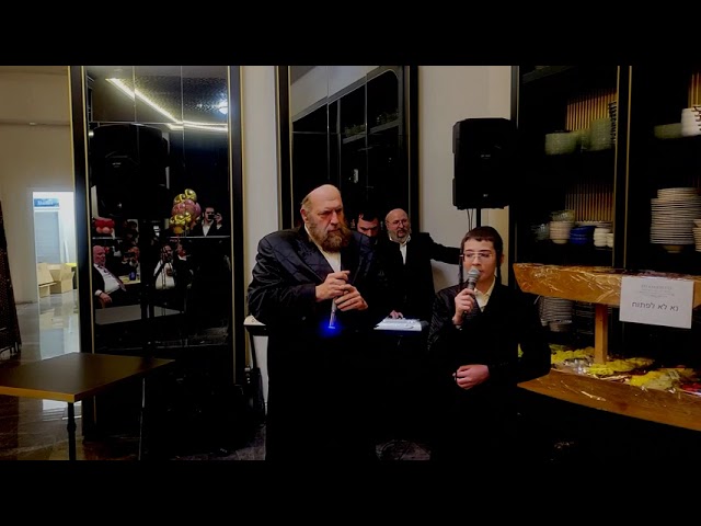 הזמר האגדי אפרים מנדלסון עם נער הפלא בנצי קלצקין בביצוע מרגש ״שמע בני״