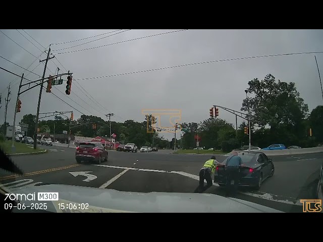 Howell Police officer assists Chaveirim CJ