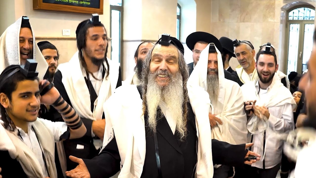 שמחה וריקודים עם הרב שלום ארוש | מתוך ההלל בראש חודש אדר ב'