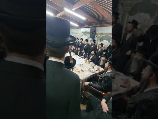 סעודת ראש חודש במירון לאחר מסע קברי צדיקים לרגל חתונת בנו בכורו של כ" ק האדמו"ר מזווהיעל שליט"א