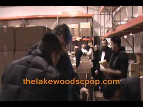 Investors Savings Bank Visiting Tomchei Shabbos Warehouse