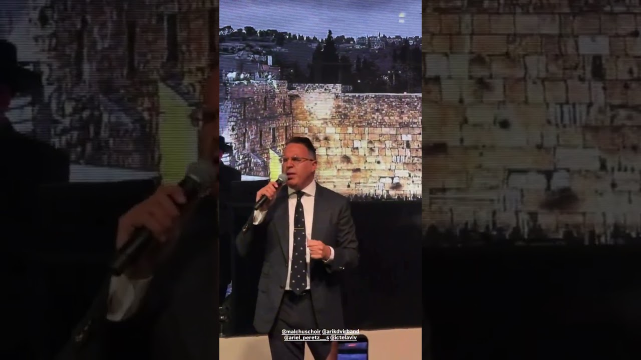 יעקב שוואקי בחתונת משפחת אפינגר עם מקהלת מלכות ואריק דביר