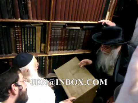 Sanzer Rebbe being menachem avel Rav Kanievsky