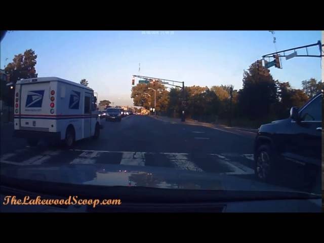 USPS Nearly Causes Head on Collision from Turning Lane