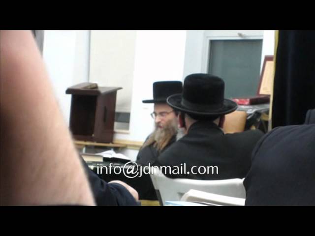 Kosov Rebbe Saying Hesped For Visnitzer Rebbe