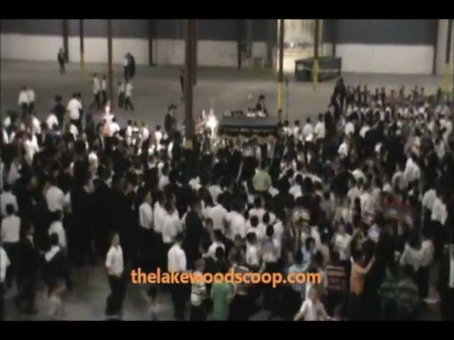 Over 1,000 Children Participate In Hachnosas Sefer Torah Lakewood Cheder