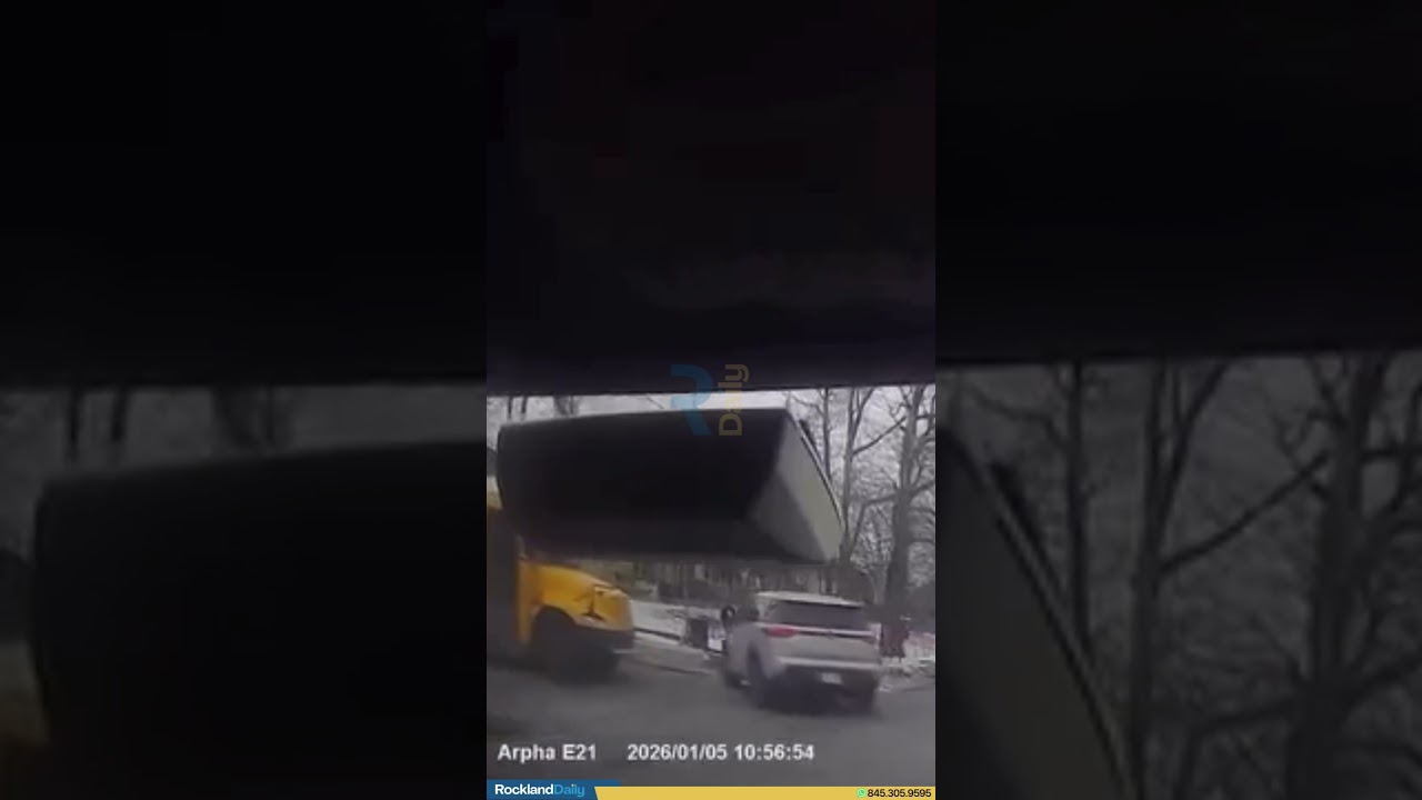 Heart Stopping Moment a Vehicle Pulls Out of North Myrtle Ave Narrowly Missing a School Bus.