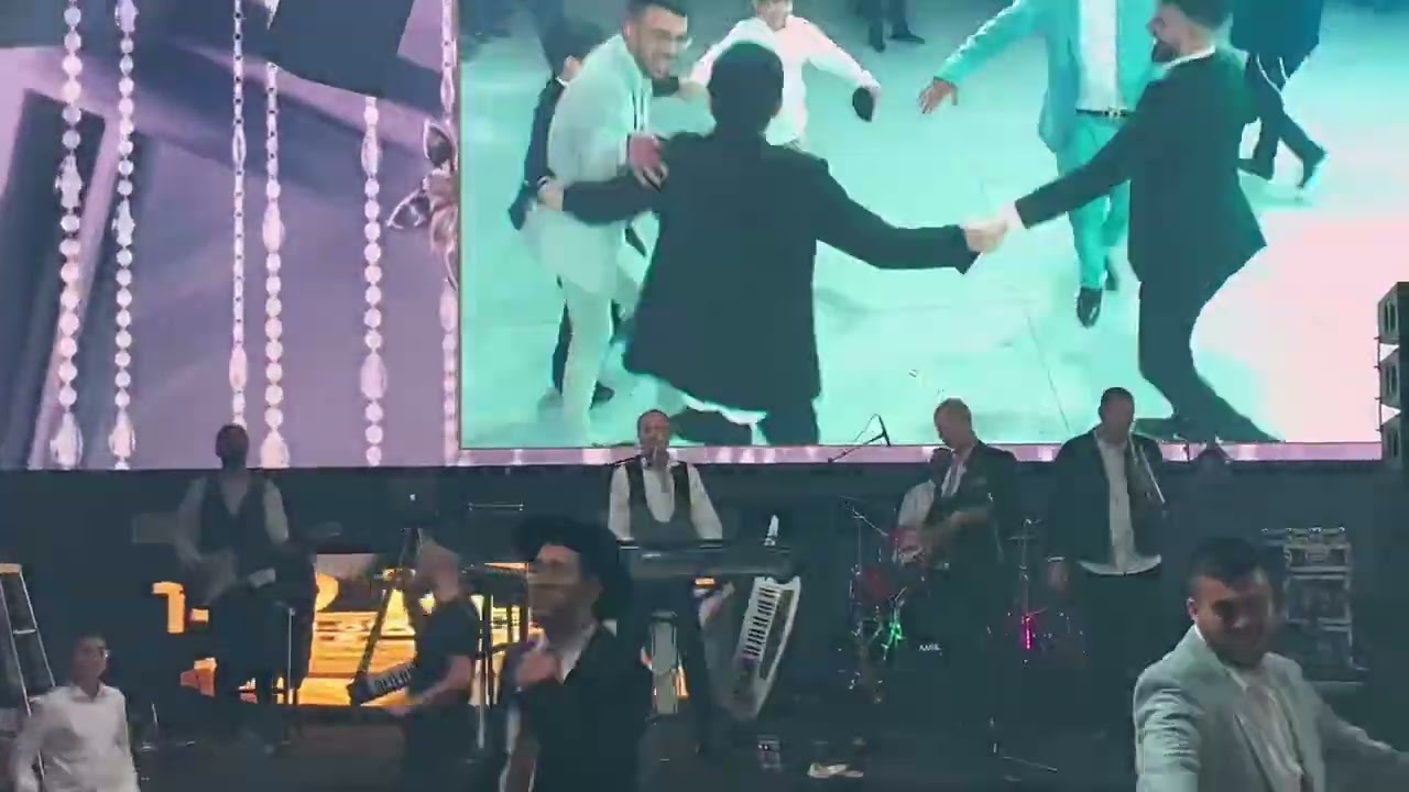 עמירן דביר והלהקה - בחתונת בתו של הרב יגאל כהן שליט״א | תחילת הרקדה שניה