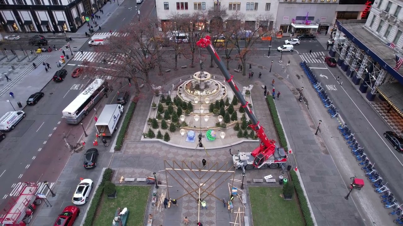 World's Largest Menorah Erected in Manhattan