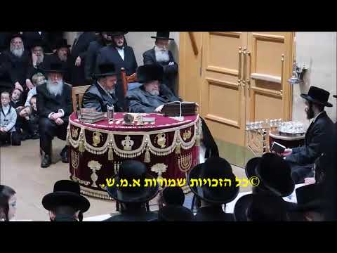 הדלקת נר א' דחנוכה בחצה"ק בעלזא