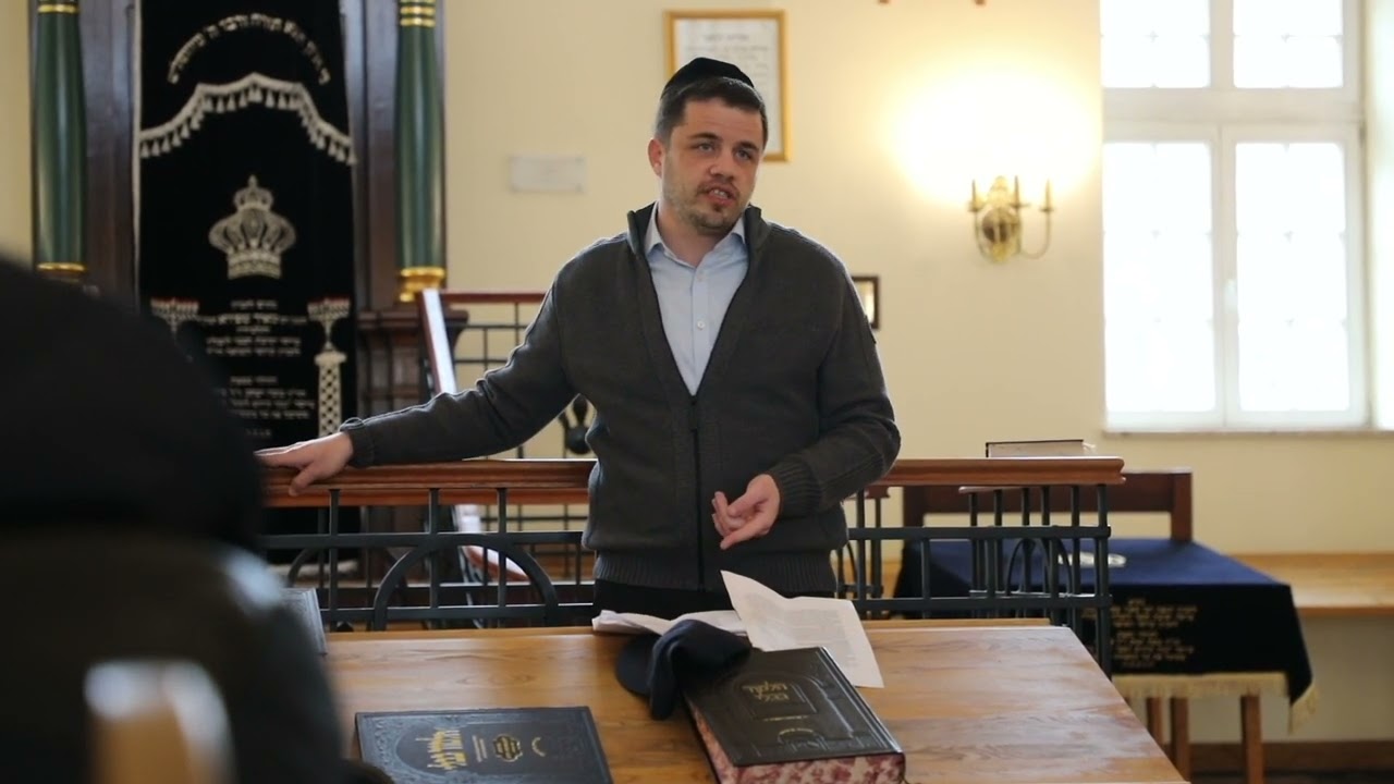 Dovi Safier and Yehuda Geberer speaking at Chachmei Lublin