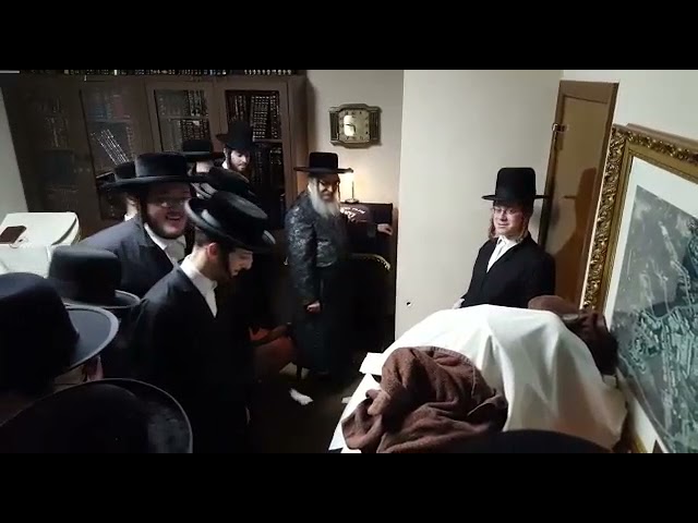 ערשטע חנוכה ליכט בבית המדרש אין שטוב פון כ״ק אדמו״ר מסאטמאר שליט״א