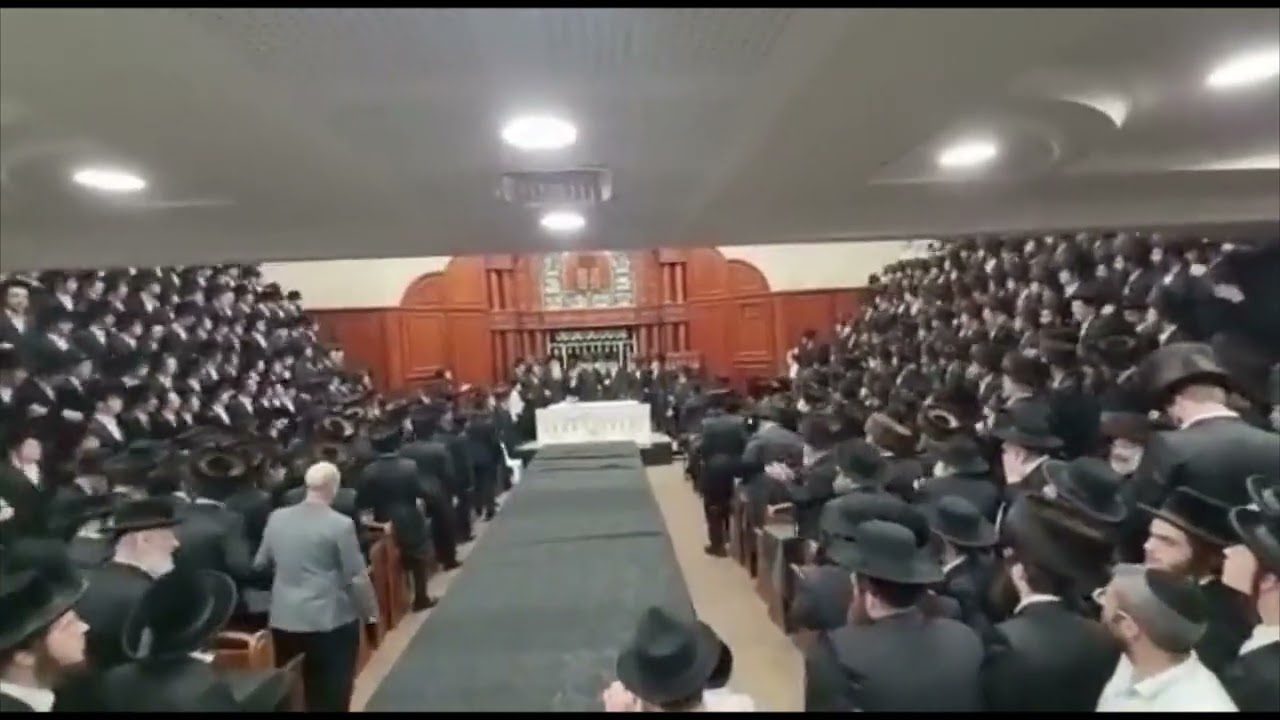 Sadigura Rebbe Celebrating His Brother's Wedding From Afar -  Sivan 5782