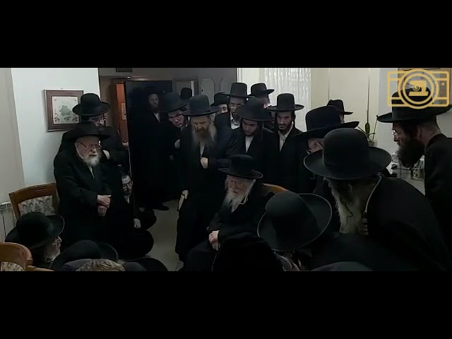 כ"ק אדמו"ר מגור שליט"א בניחום אבלים ביי משפחת רדזמינסקי.