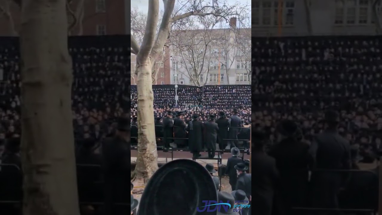 קבלת פנים דורך אלפי תלמידי מוסדות סאטמאר פאר די מנהלי המוסדות על טהרת הקודש, בראשות האדמו"ר מסאטמאר.