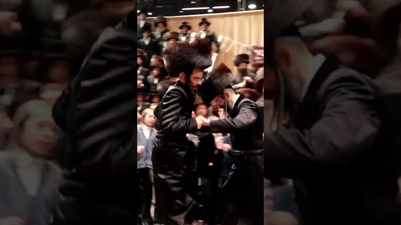 כ"ק מרן האדמו"ר מזוועהיל שליט"א בריקוד סוער עם בנו החתן בשמחת החתונה