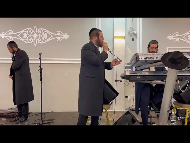 קול ברמה נשמע ביצוע של שמוליק קליין עם הקלידן שרוליק מנדלסון