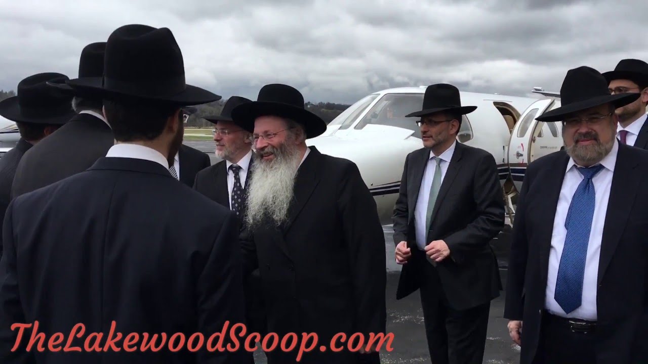 Lakewood Rosh Yeshivah and Baalei Batim arriving in Chesterfield for new Kollel